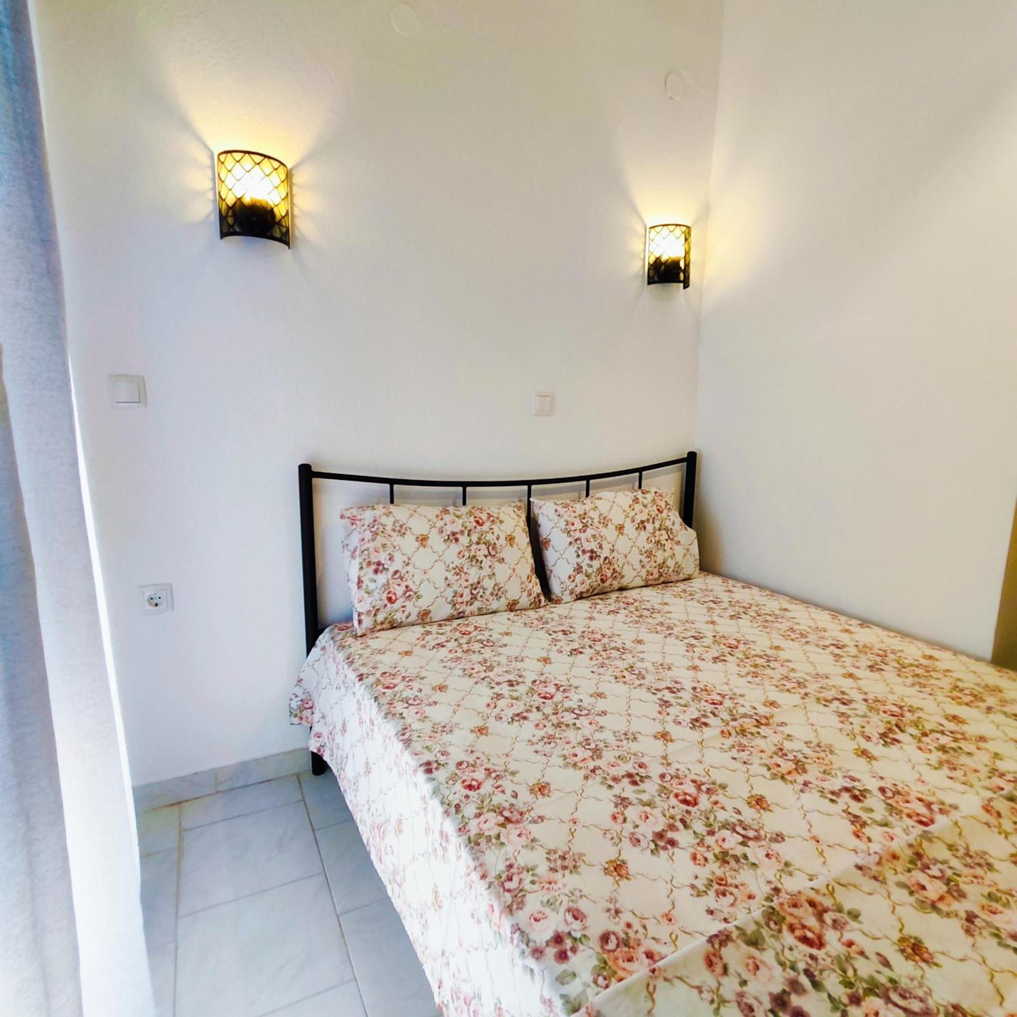 Lola's Traditional Apartments - Nea Skioni Center Esterno foto