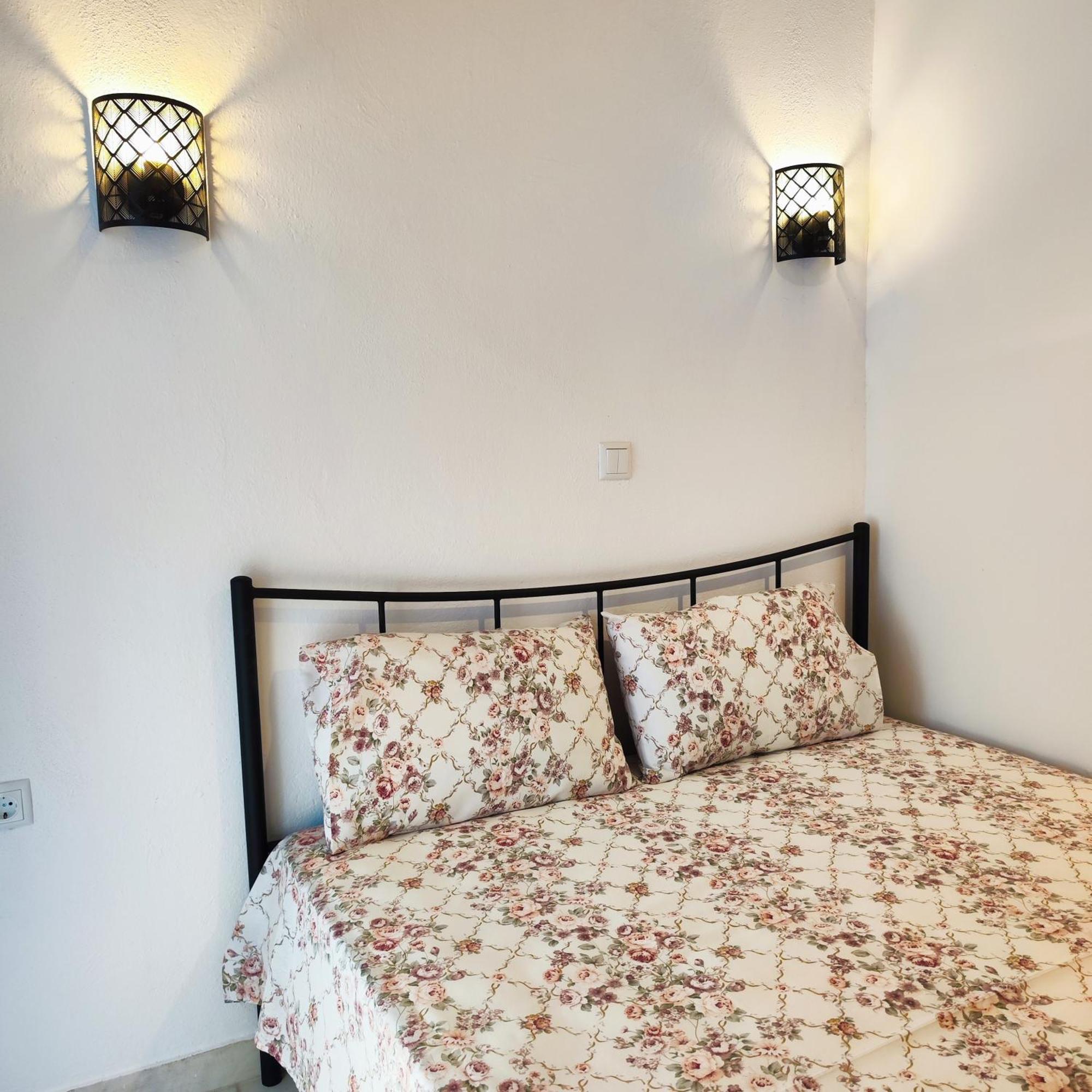 Lola's Traditional Apartments - Nea Skioni Center Esterno foto