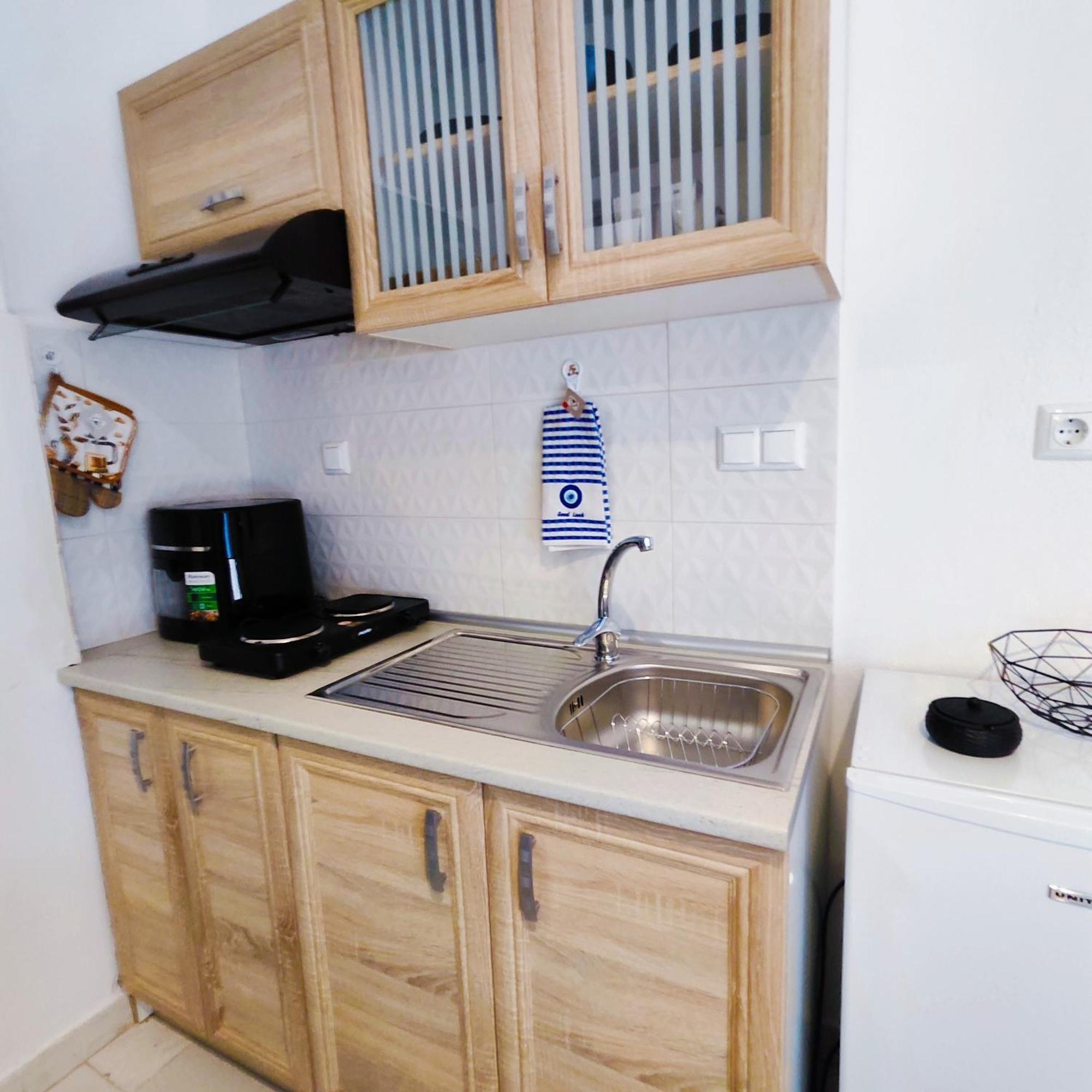 Lola's Traditional Apartments - Nea Skioni Center Esterno foto