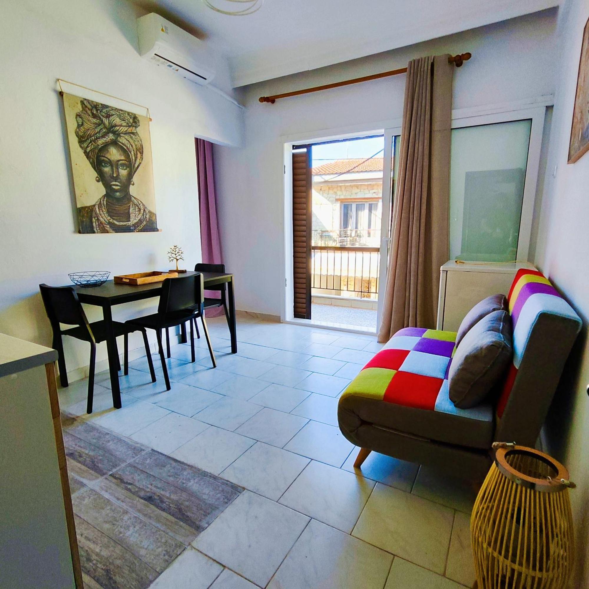 Lola's Traditional Apartments - Nea Skioni Center Esterno foto